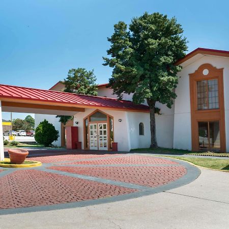 Howard Johnson By Wyndham Atlanta College Park Buitenkant foto
