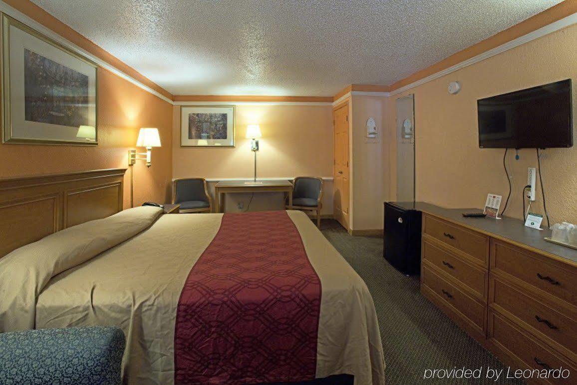 Howard Johnson By Wyndham Atlanta College Park Buitenkant foto