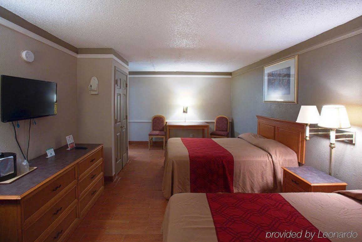 Howard Johnson By Wyndham Atlanta College Park Buitenkant foto