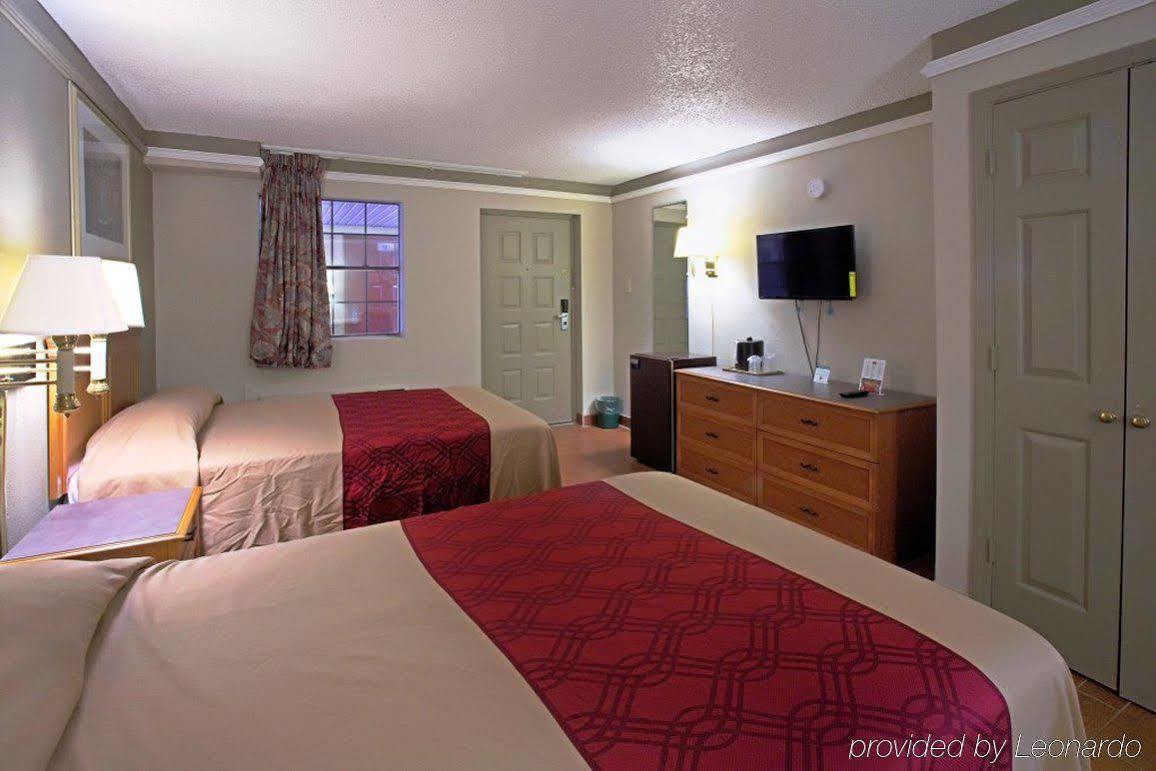 Howard Johnson By Wyndham Atlanta College Park Buitenkant foto